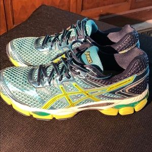 ASICS size 9 GEL-CUMULUS 16